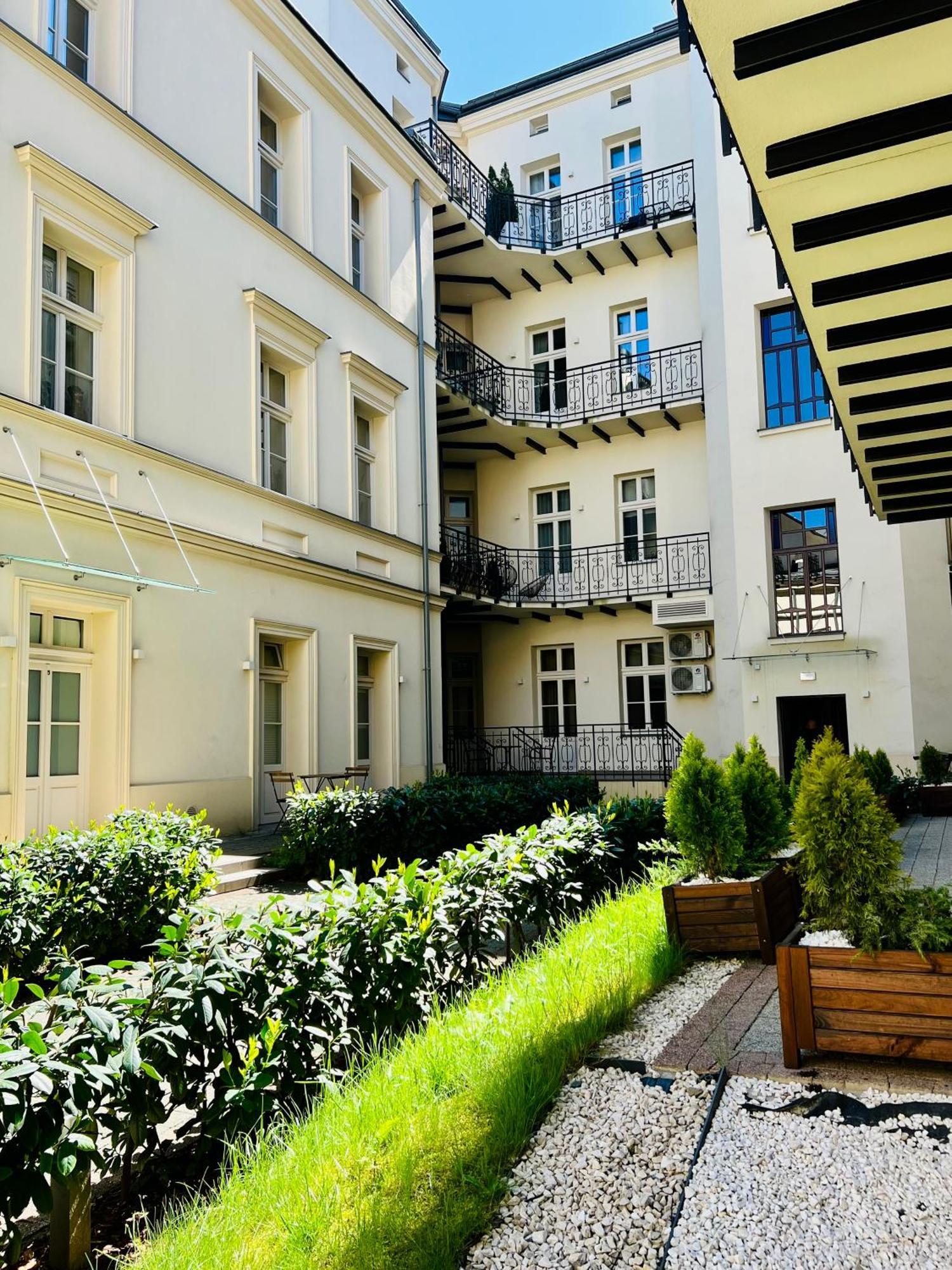 Atrium - Old Town Luxury Apartments - By Upstairs Краков Экстерьер фото